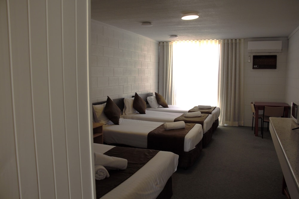 Family Room, Multiple Beds photo 2