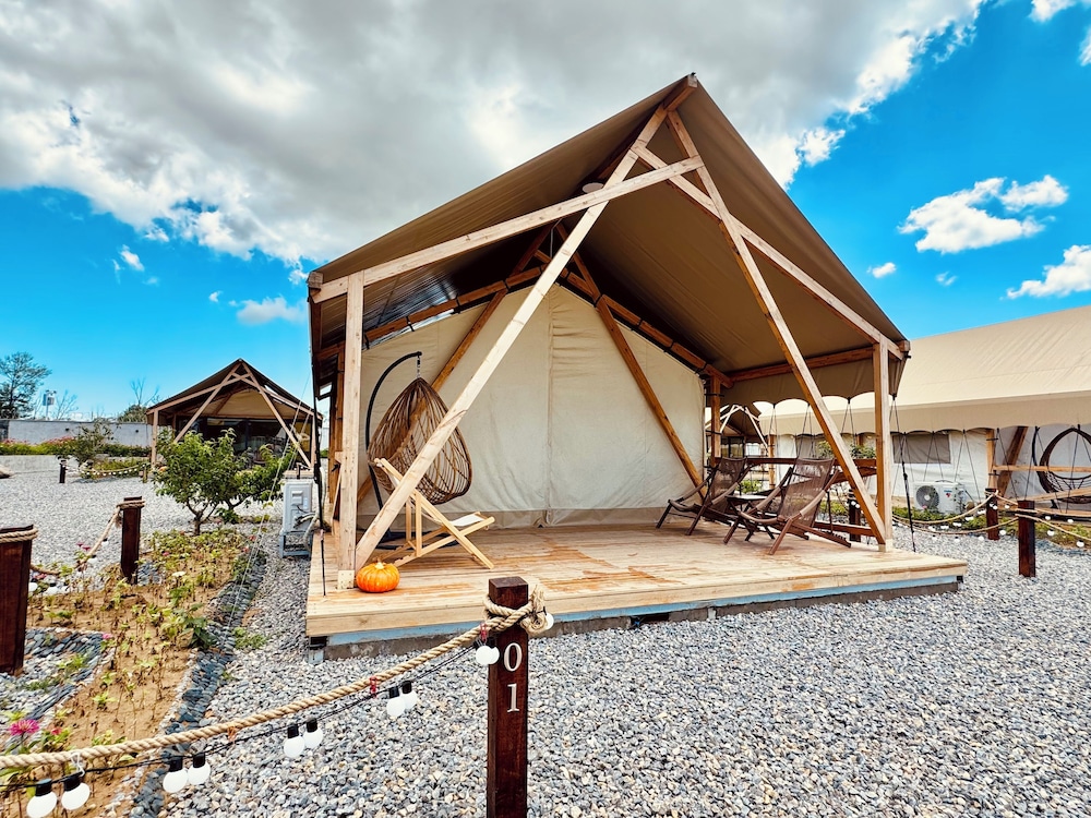 Standard Tent, Hill View