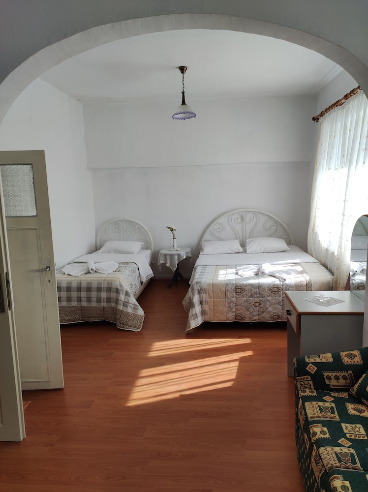 Family Quadruple Room photo 1