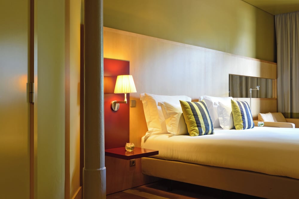 Standard Double or Twin Room - Photo 8