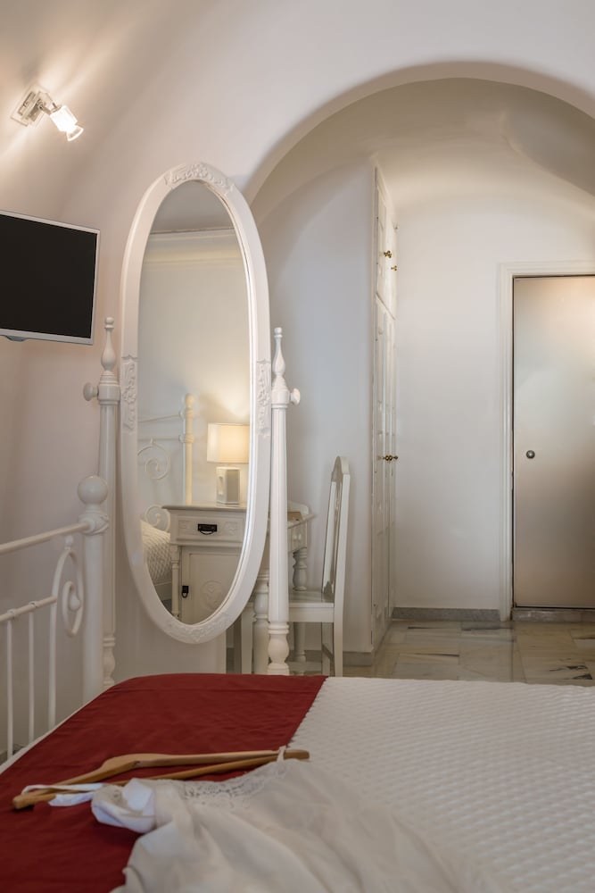 Superior Suite, Jetted Tub ( Caldera View) - Photo 1