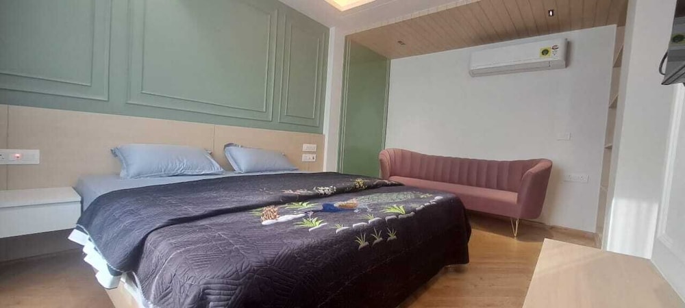 Executive Suite, Hill View