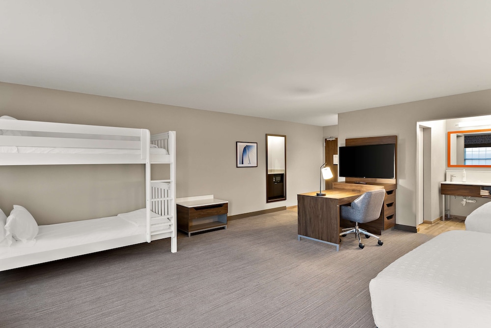 Suite, 2 Queen Beds, Non Smoking - Photo 2