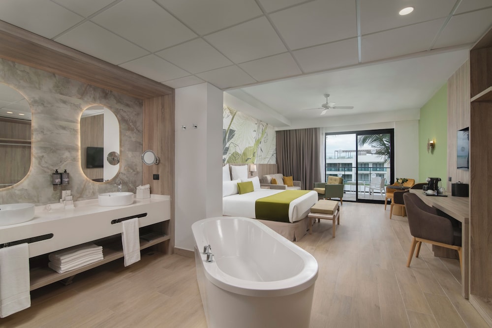 Junior Double Room, Pool Access, Pool View