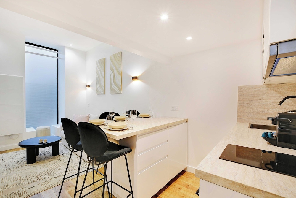 Apartment photo 2