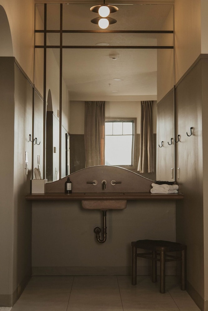 Exclusive Suite, 1 King Bed, Hot Tub - Photo 5