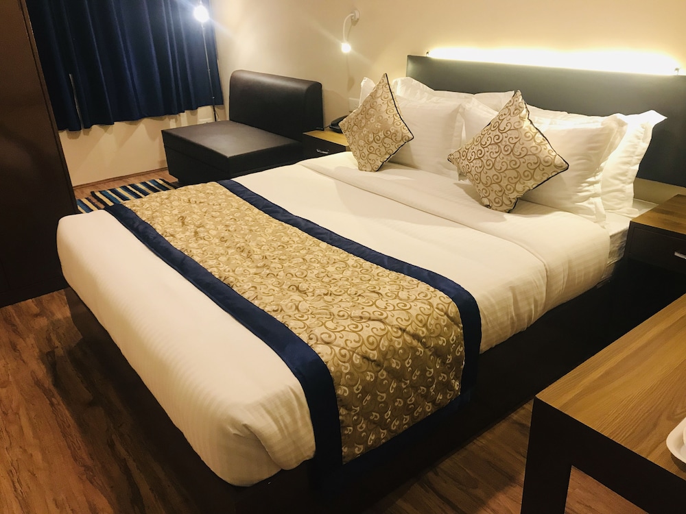 Grand Premier Room