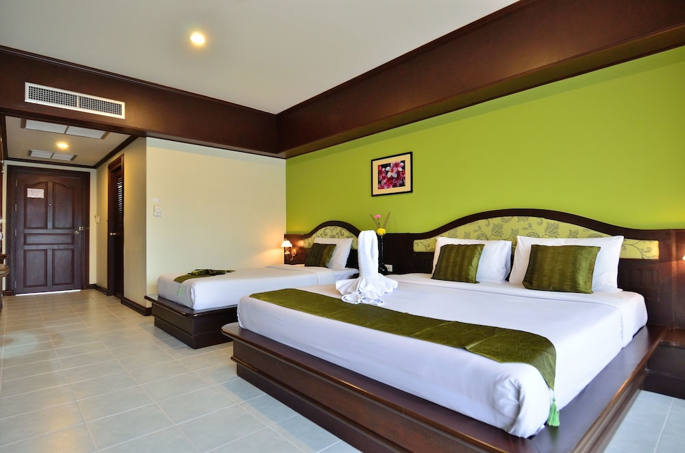 Deluxe Triple Room - Photo 7
