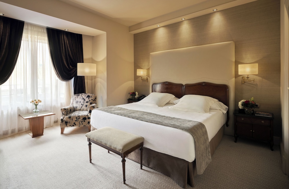 Executive Room - Photo 1