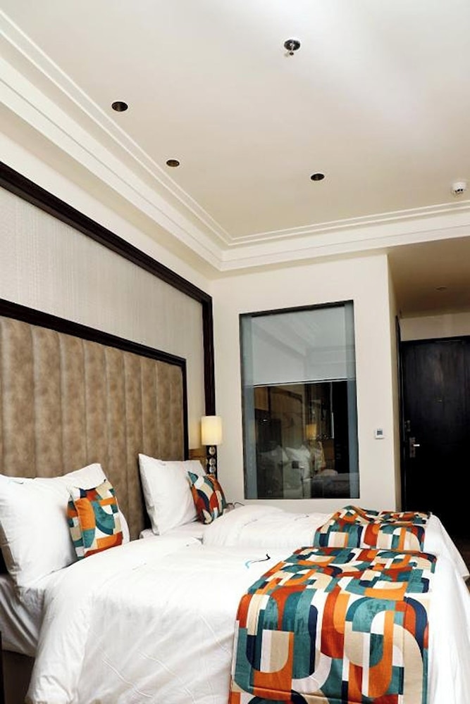 Executive Room - Photo 6