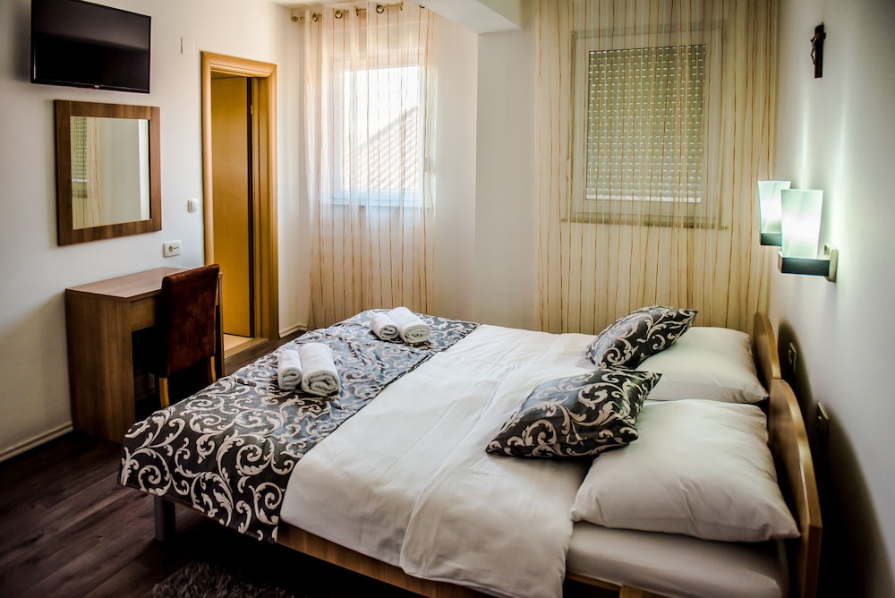 Double or Twin Room photo 2