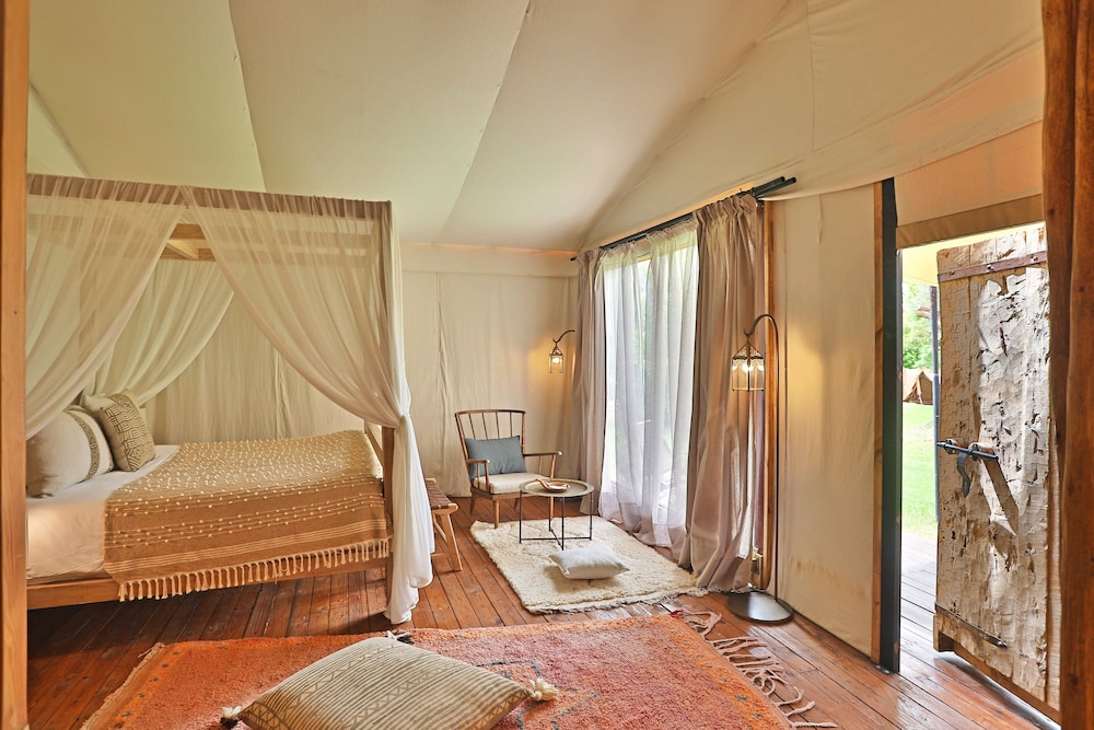Lodge - Photo 1