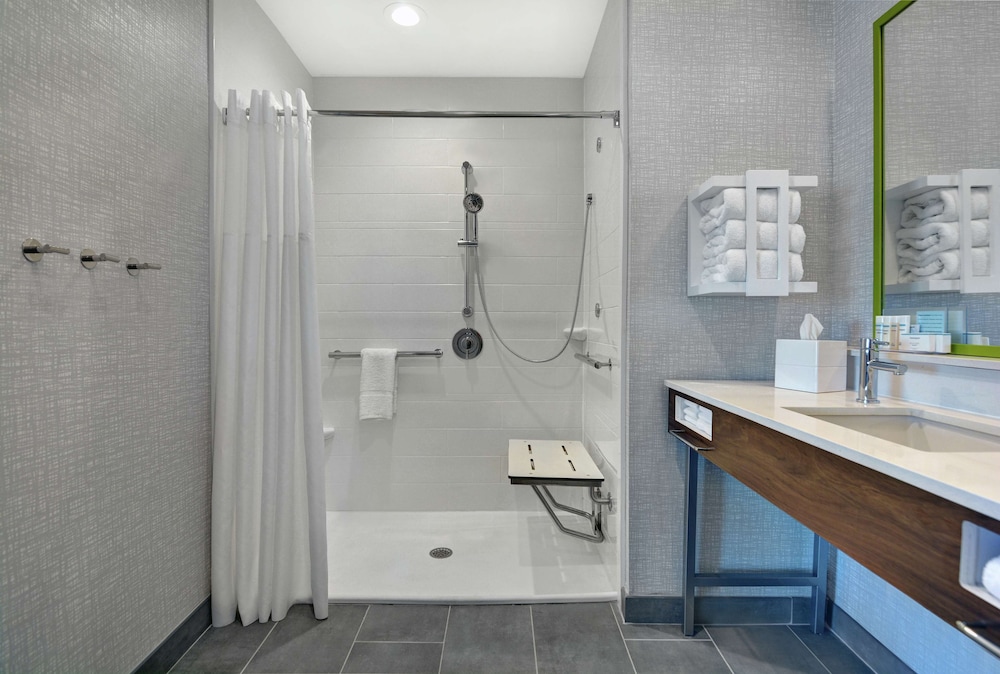 Suite, 1 King Bed, Accessible, Refrigerator & Microwave - Photo 5