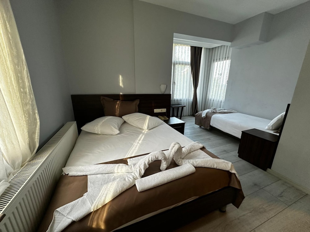 Standard Triple Room, Partial Sea View