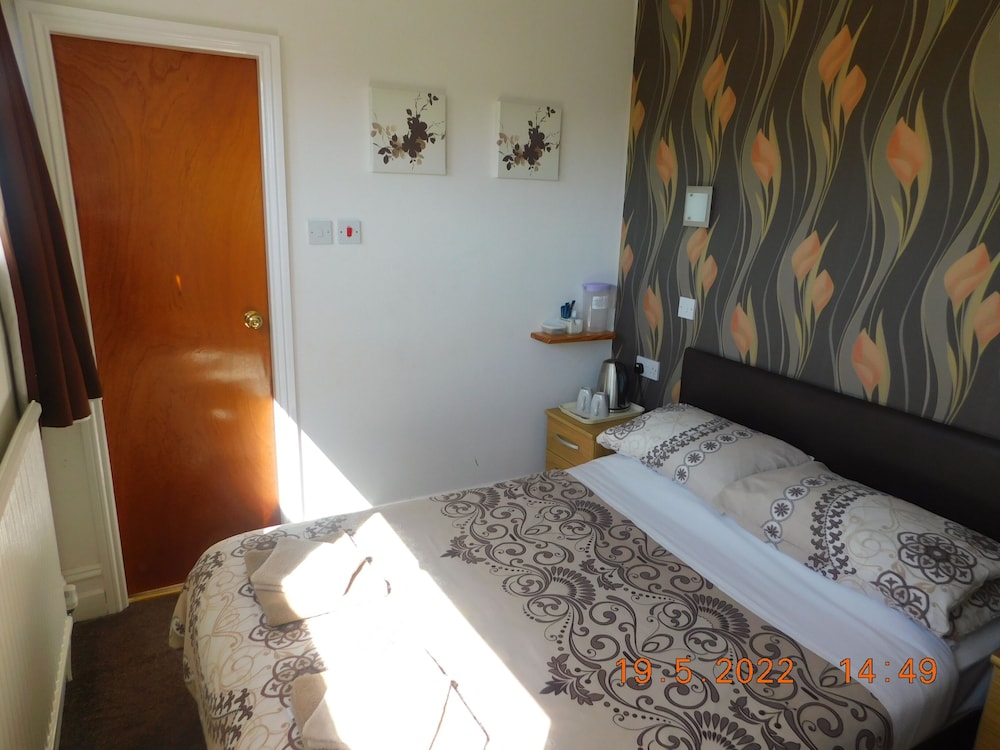 Double Room, Ensuite (En suite shower/Shared WC)