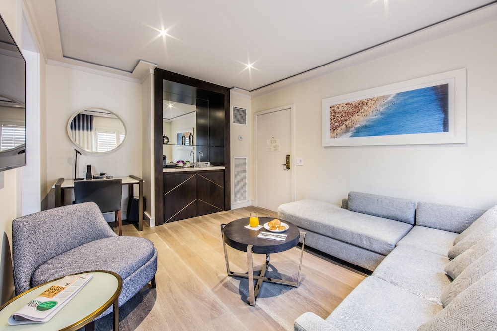 Suite, 1 Bedroom, Accessible (Mobility,Roll-In Shower)