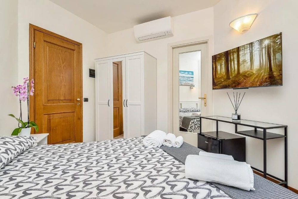 Economy Double Room, Balcony, Ground Floor photo 1