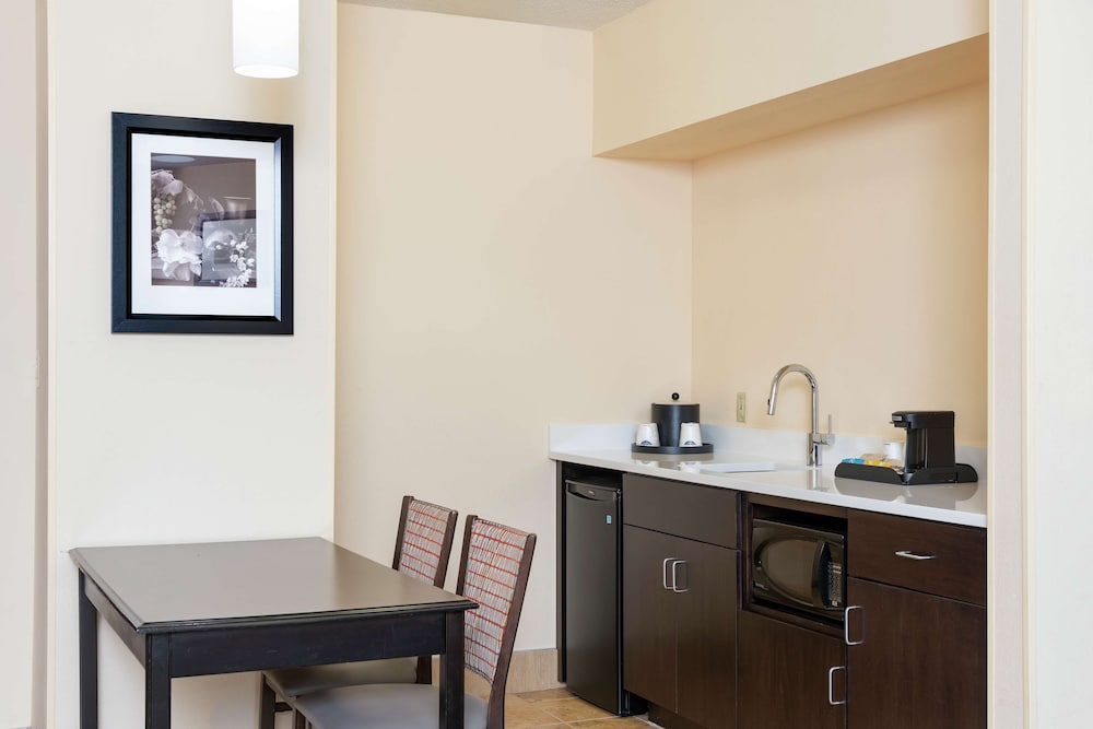 Suite, Accessible, Non Smoking - Photo 2