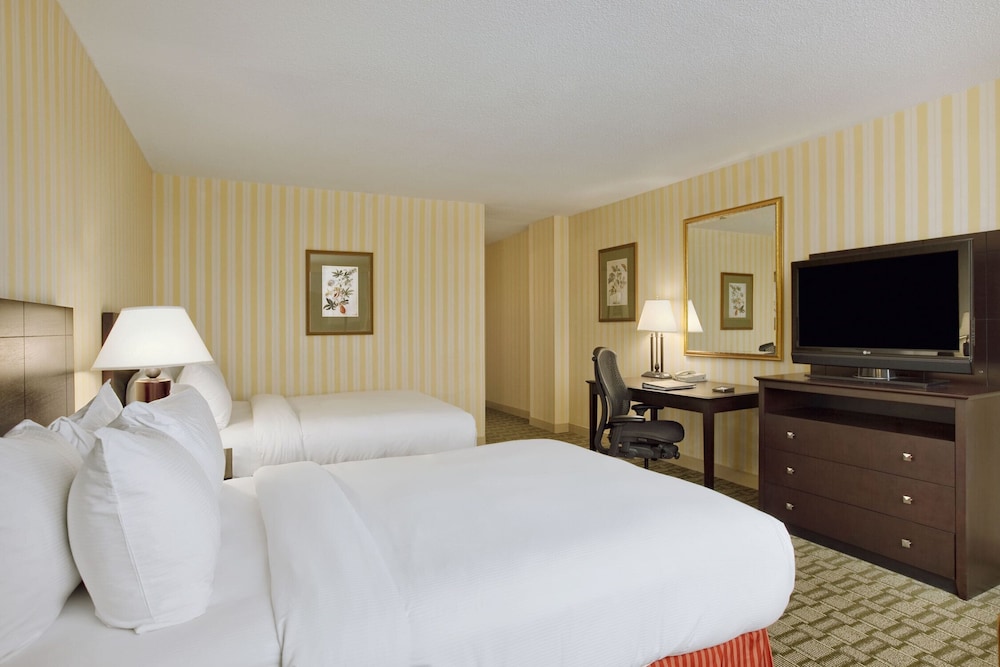 Room, 2 Queen Beds, Accessible (Roll-In Shower) - Photo 1