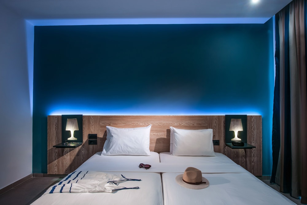 Double Room with Side Sea View photo 2