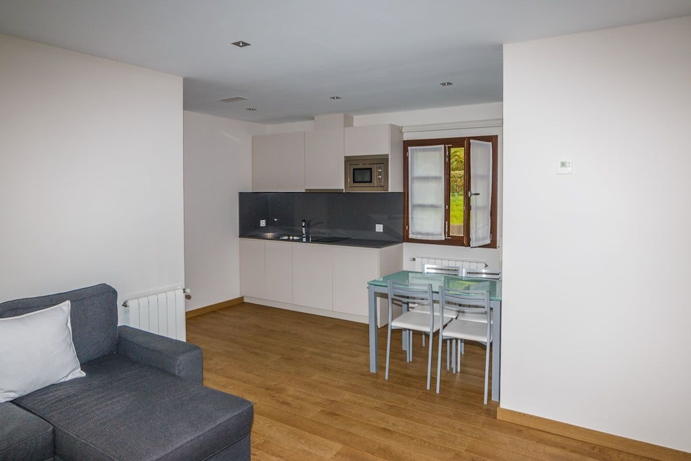 Apartment, 2 Bedrooms, Balcony photo 2