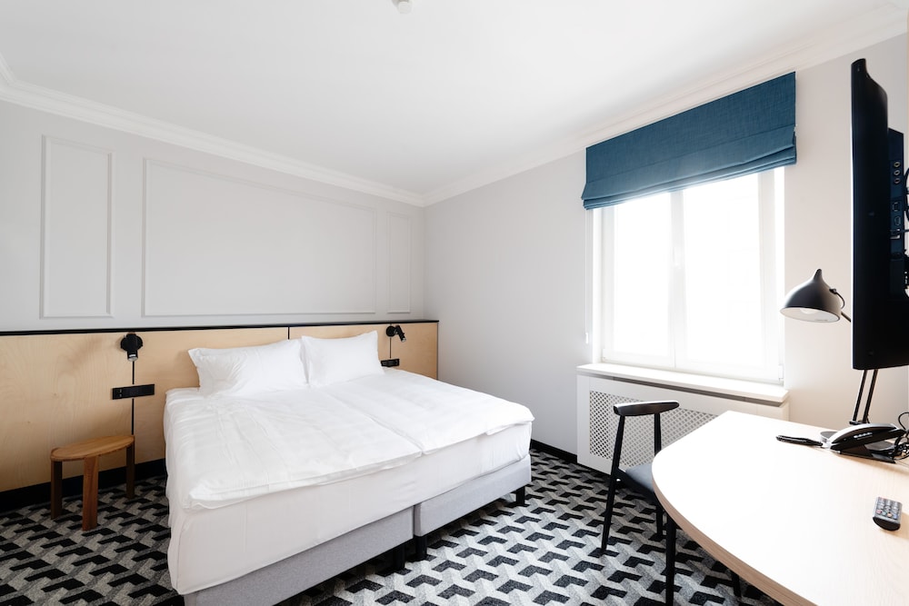Superior Room, 1 Queen Bed photo 3