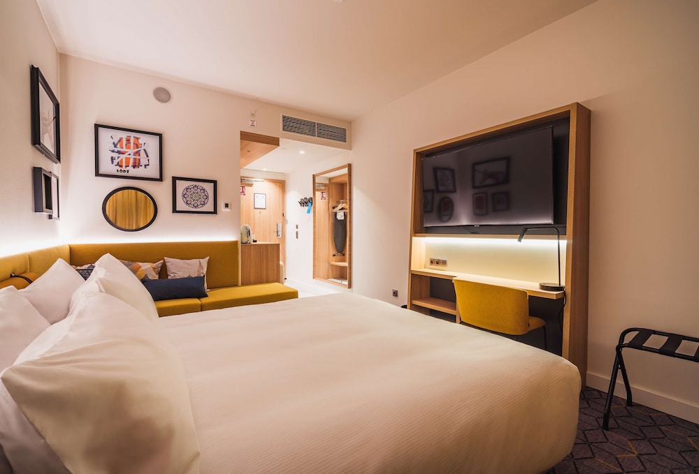 Room, 1 King Bed, City View - Photo 2