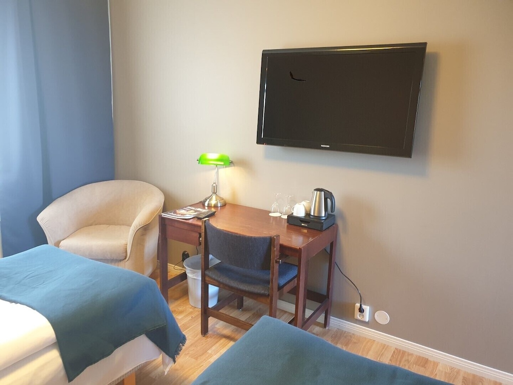 Standard Twin Room, 2 Twin Beds, Private Bathroom photo 2