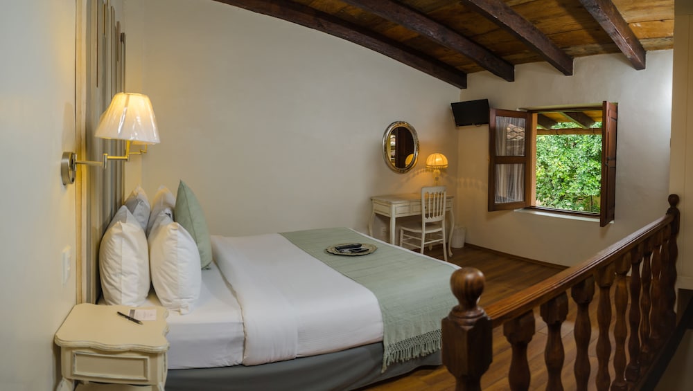 Junior Suite, 1 Queen Bed photo 3