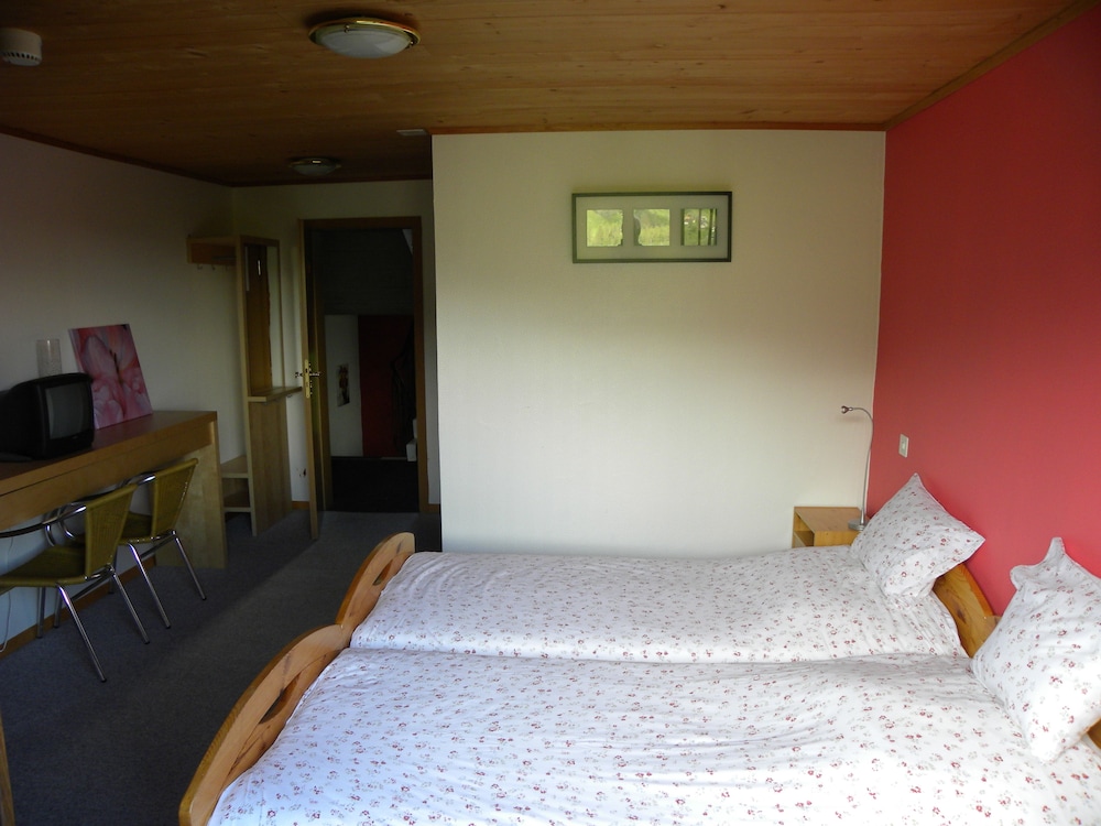 Standard Room, 2 Twin Beds, Balcony - Photo 2