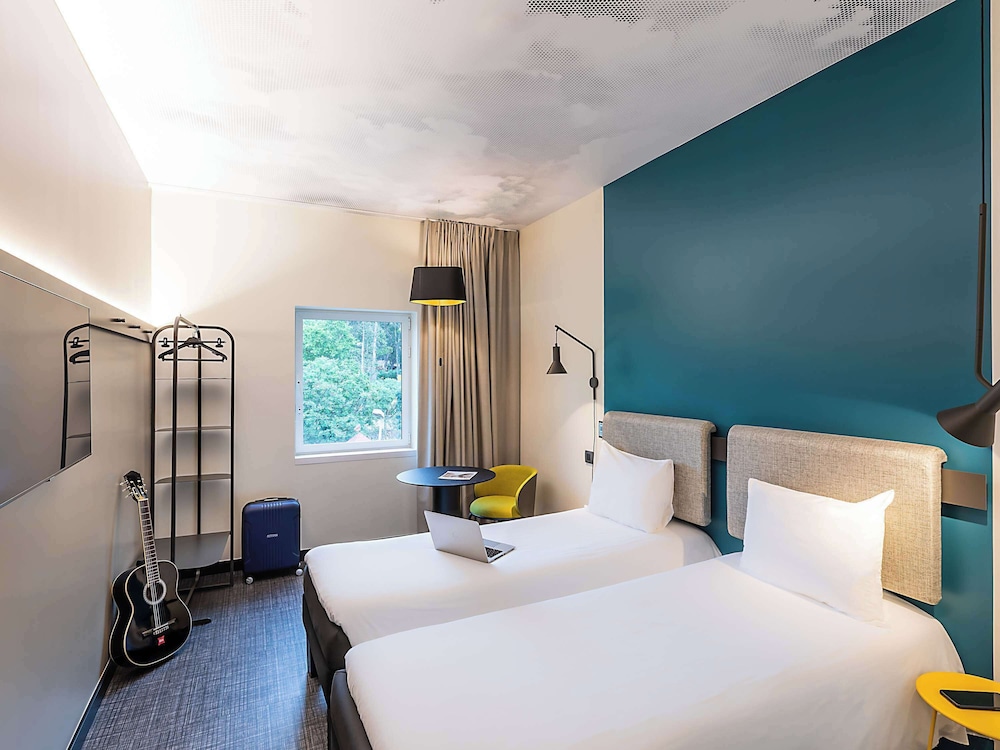 Standard Twin Room, Non Smoking - Photo 7