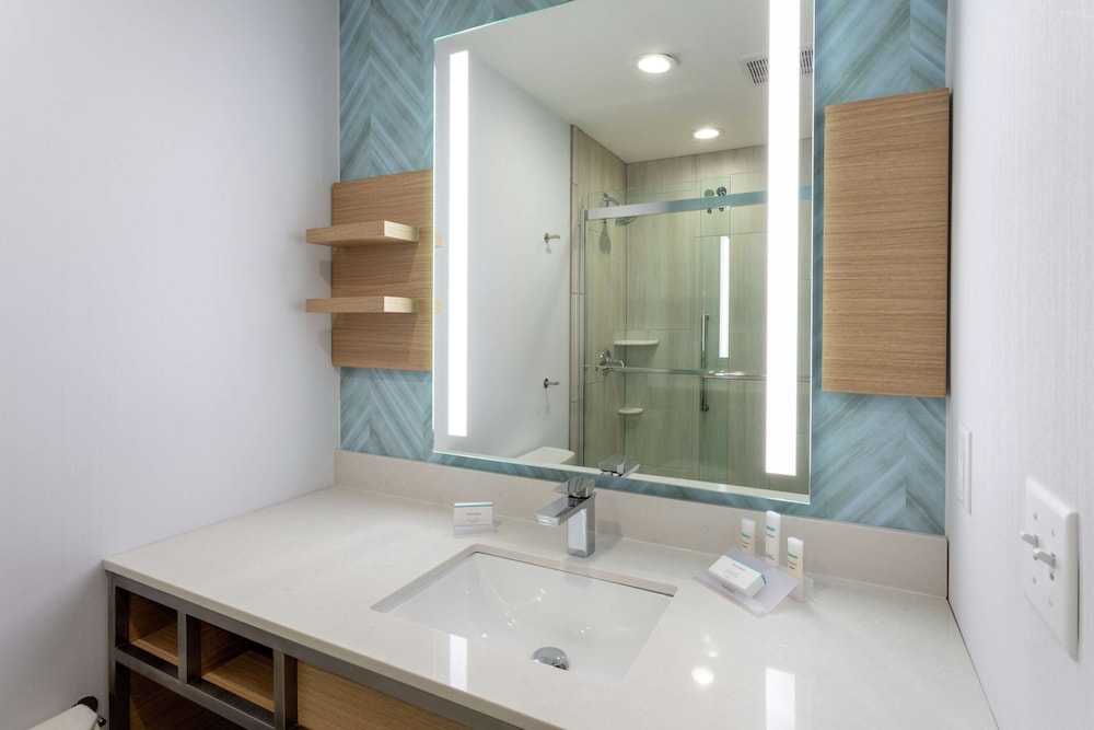 Room, 2 Queen Beds, Accessible (Roll-In Shower) - Photo 3