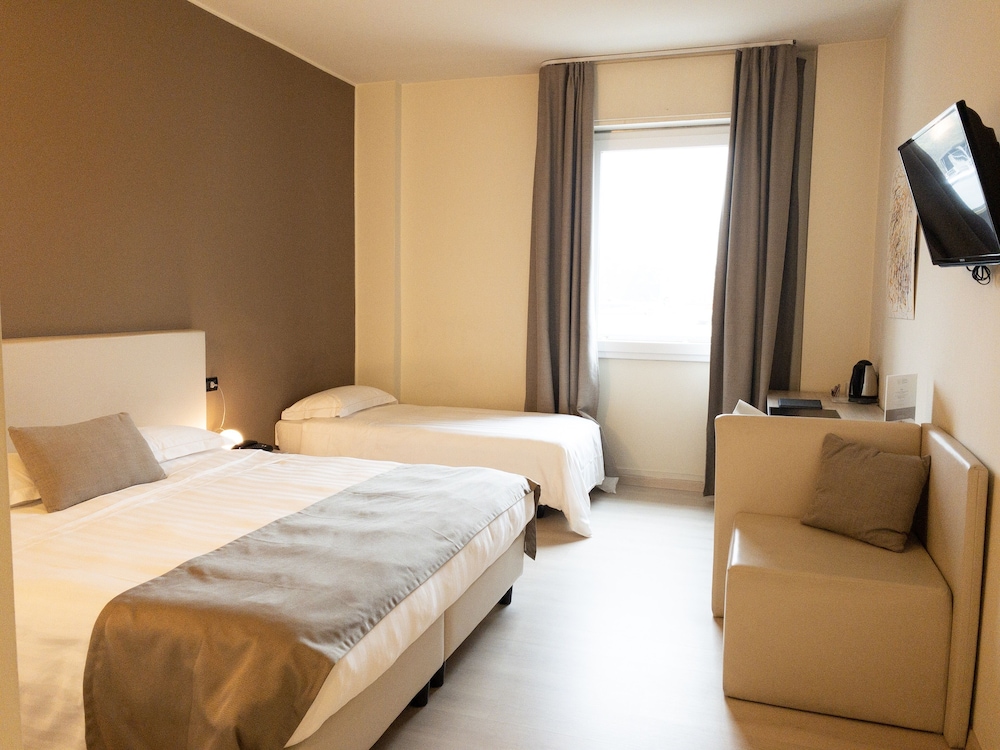 Junior Suite, 2 Bedrooms - Photo 8