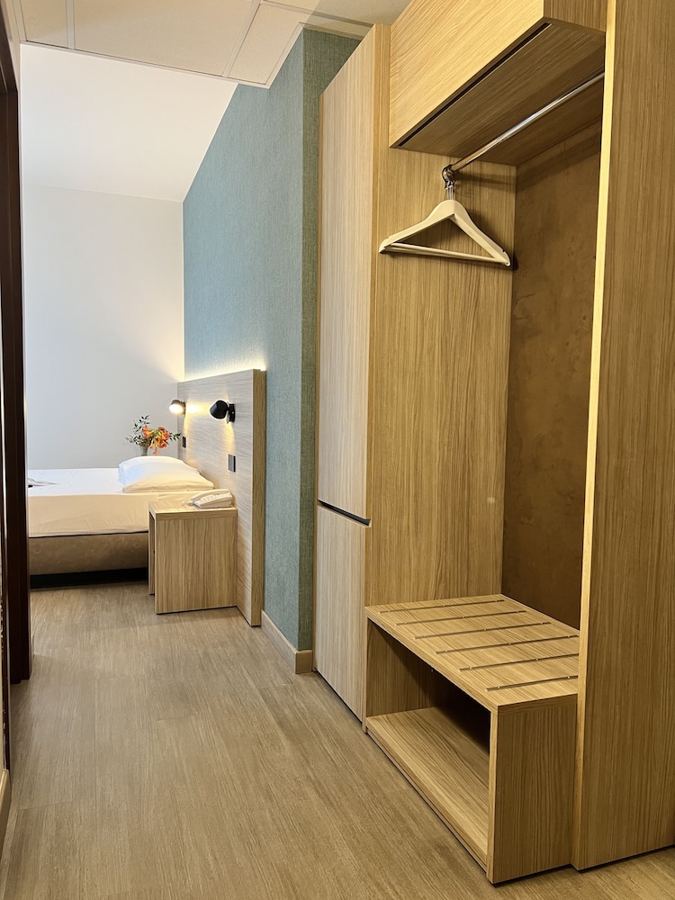 Standard Double Room Single Use photo 3