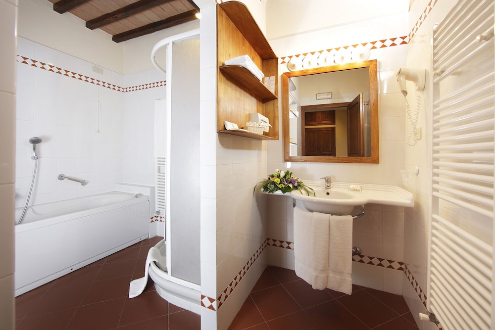 Manor House Junior Suite - Photo 8