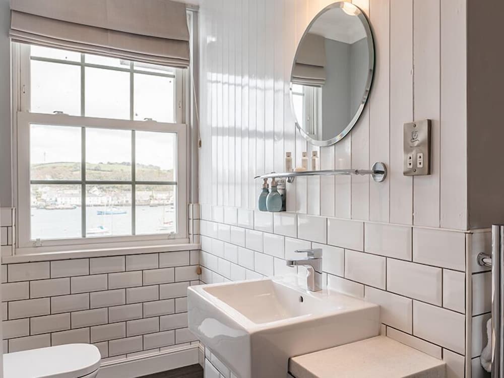 Classic Twin Room, Harbor View photo 3