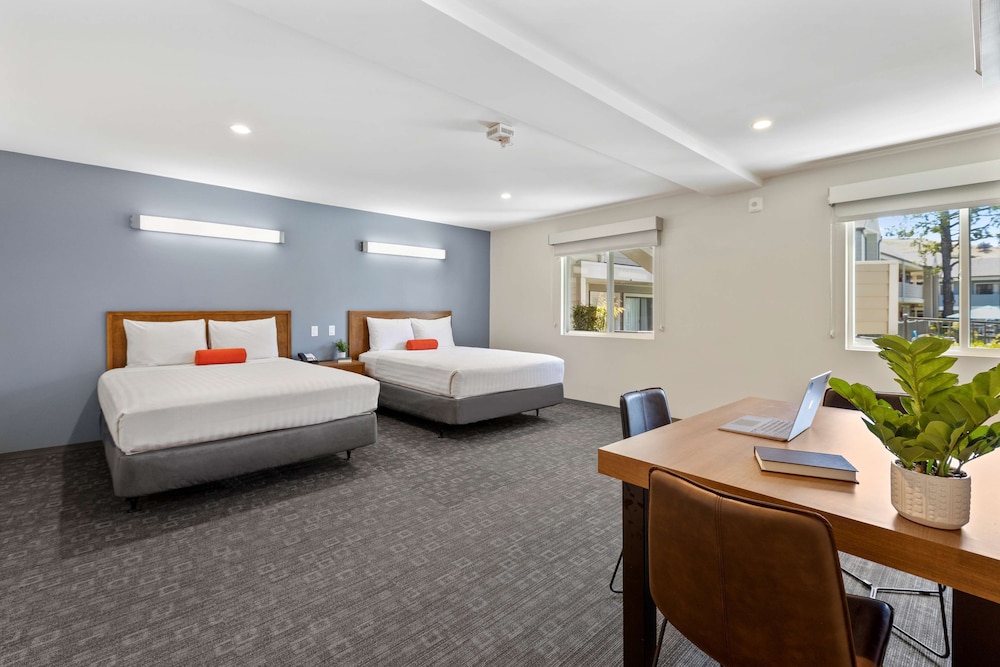 Deluxe Room, 2 Queen Beds, Courtyard Area - Photo 3