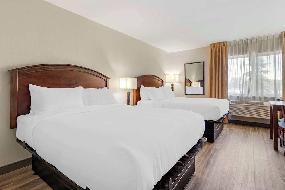 Standard Room, 2 Queen Beds, Non Smoking - Photo 3