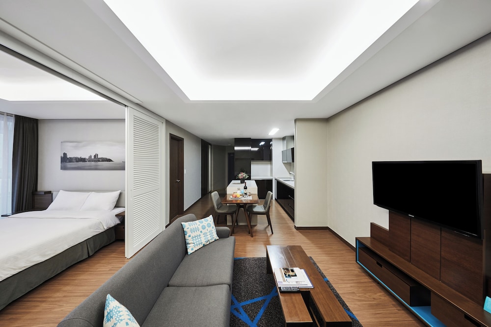 [17:00 Check-in] Premier Suite, 1 Queen Bed