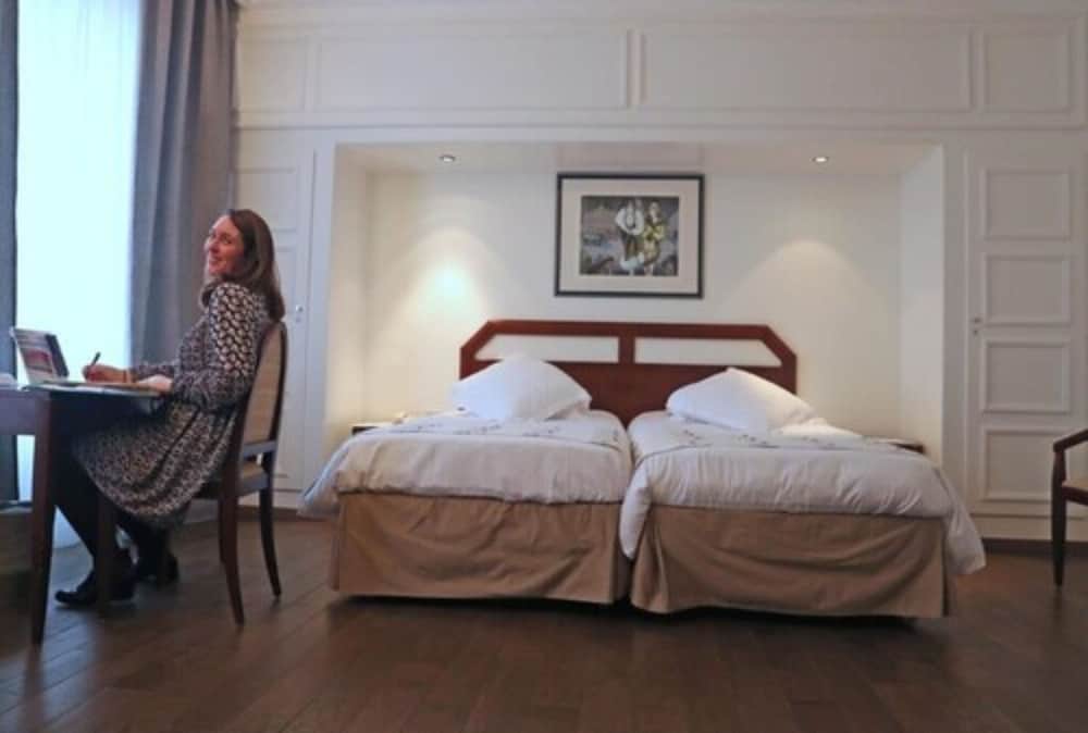 Deluxe Room - Photo 8