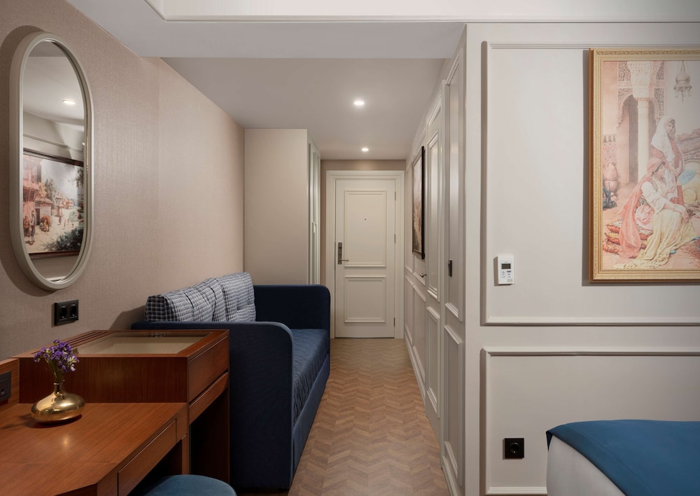 Superior Triple Room photo 2