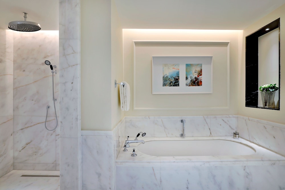 Suite, 1 King Bed, City View - Photo 8