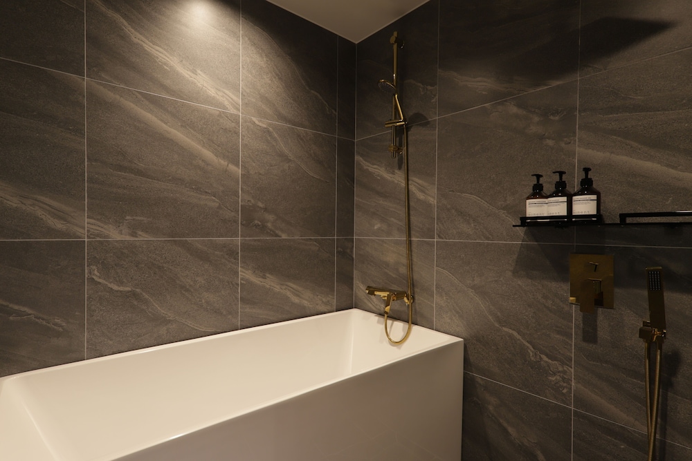 Suite - Photo 4