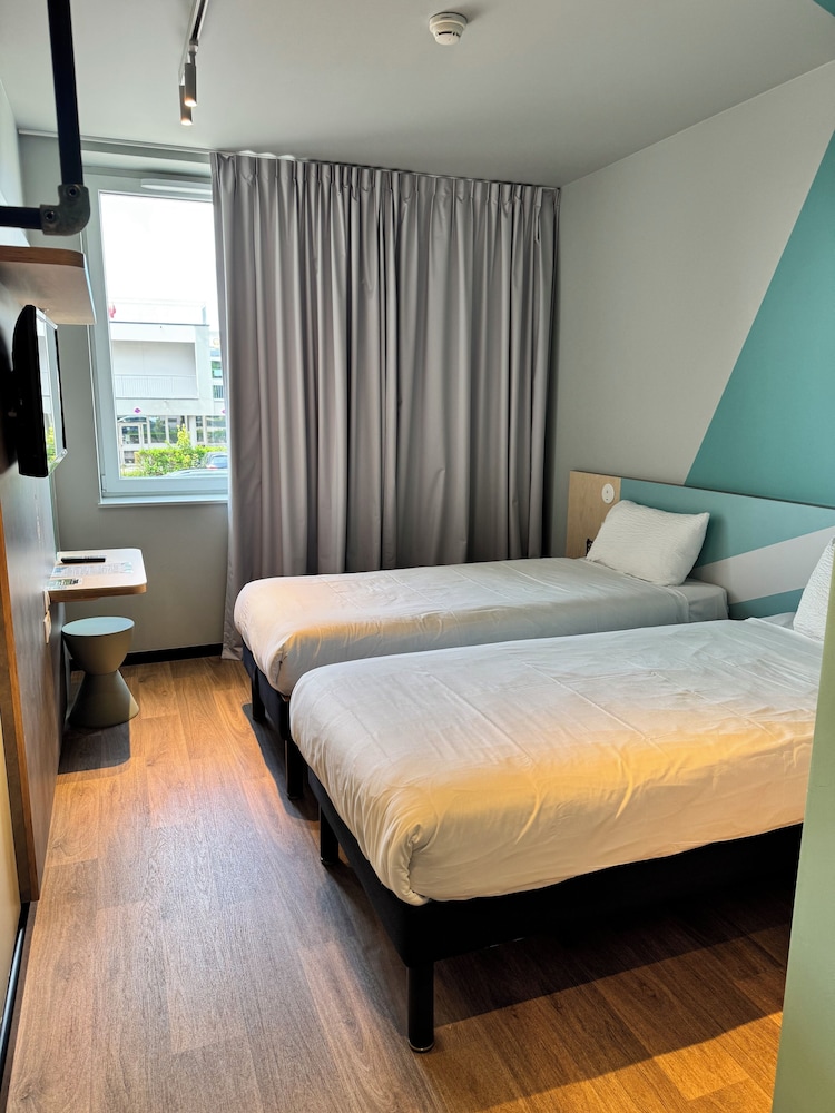 Standard Room, 2 Twin Beds - Photo 2