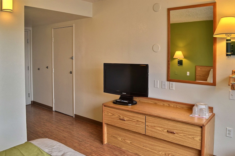 Deluxe Room, 2 Double Beds, Non Smoking, Refrigerator & Microwave photo 1