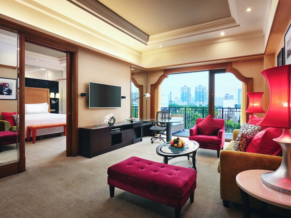 Suite, 1 Bedroom, Club Lounge Access, Pool View - Photo 1