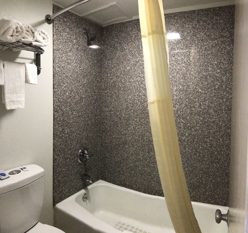 Standard Room, 1 Queen Bed photo 1