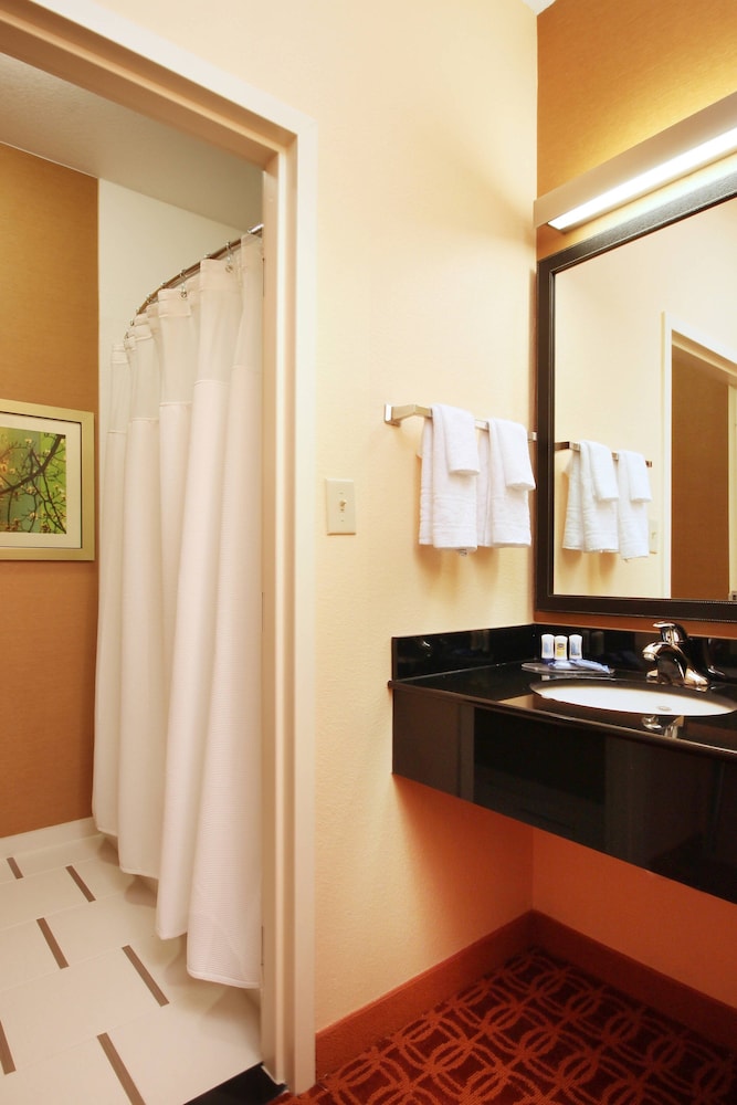 Room, 2 Double Beds - Photo 6