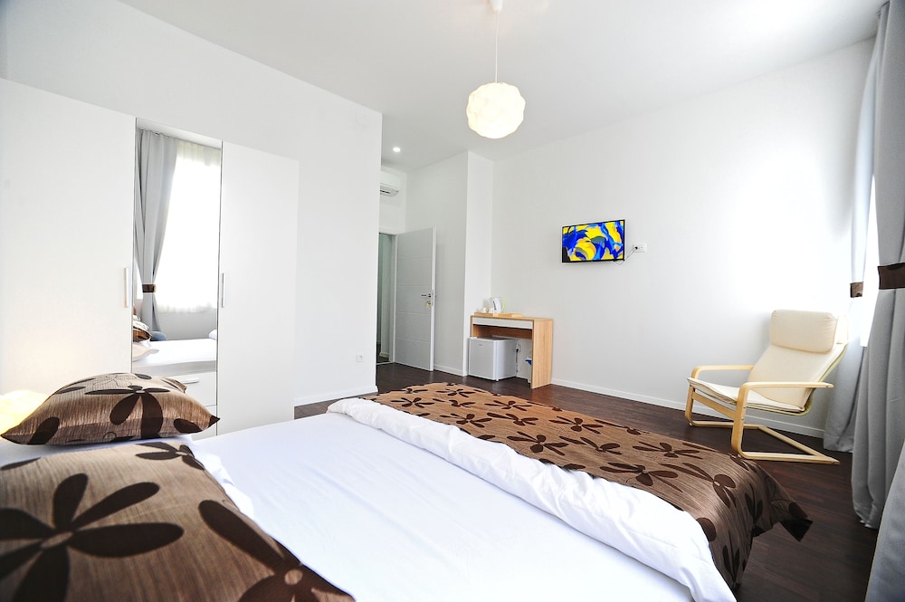 Standard Double Room (with extra bed, 2) photo 2