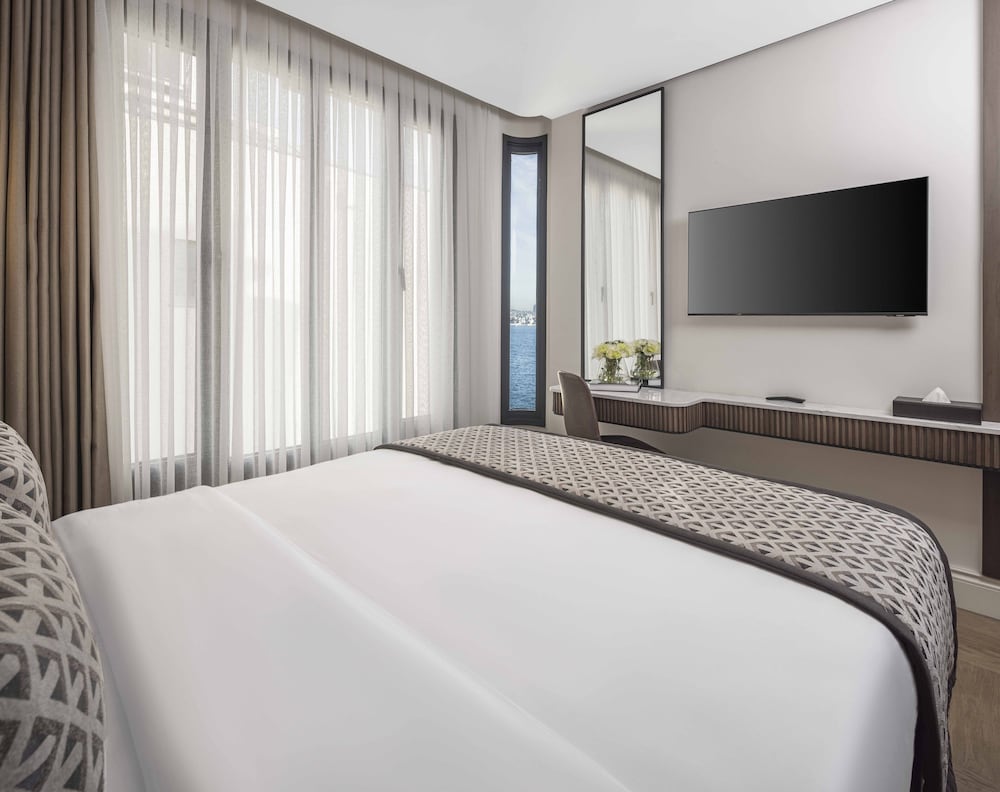 Deluxe Double Room, Partial Sea View photo 3